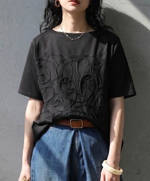 antiqua（アンティカ）の「立体刺繍 テープデザイン Tシャツ（Tシャツ/カットソー・レディース・ホワイト/ブラック・ONESIZE）」の2枚目の写真