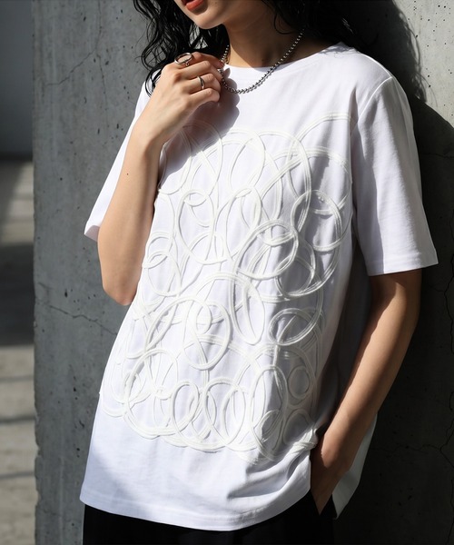 antiqua（アンティカ）の「立体刺繍 テープデザイン Tシャツ（Tシャツ/カットソー・レディース・ホワイト/ブラック・ONESIZE）」の3枚目の写真