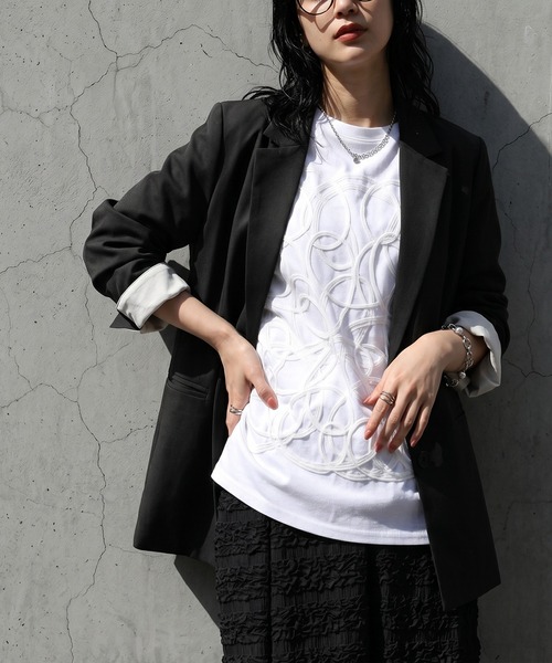 antiqua（アンティカ）の「立体刺繍 テープデザイン Tシャツ（Tシャツ/カットソー・レディース・ホワイト/ブラック・ONESIZE）」の6枚目の写真