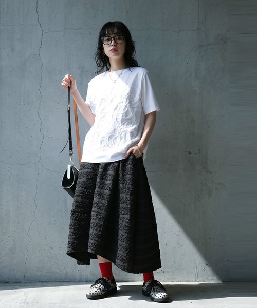 antiqua（アンティカ）の「立体刺繍 テープデザイン Tシャツ（Tシャツ/カットソー・レディース・ホワイト/ブラック・ONESIZE）」の5枚目の写真