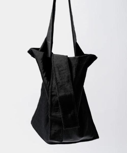 ITTI（イッチ）の「ITTI/イッチ/MARY INSIDE OUT TOTE - M / CERATO BRIGHT【2026年秋冬入荷モデル】（トートバッグ・レディース・ブラック/ブラウン・F）」の4枚目の写真