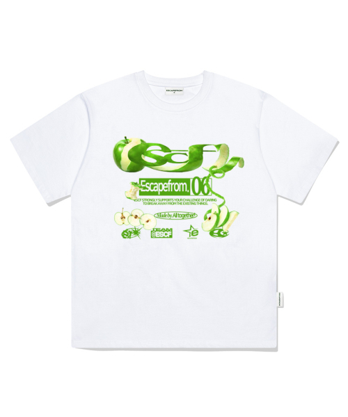 ESCAPEFROM（エスケープフロム）の「グリーンアップル ESCF ロゴ コラージュプリント オーバーサイズ 半袖Tシャツ ホワイト（Tシャツ/カットソー・レディース・その他・SMALL/MEDIUM/LARGE）」の2枚目の写真