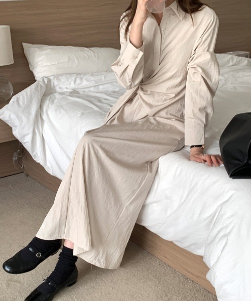 AMAJI(アマジ)の「シャツデザイン フロント結び ウエストリボン 長袖 ロングワンピース(ワンピース・レディース・ベージュ・FREE)」の4枚目の写真