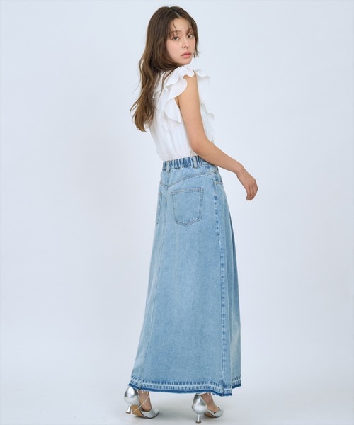 AND COUTURE(アンドクチュール)の「デニムタックフレアスカート(デニムスカート・レディース・ブルー・MEDIUM/SMALL)」の4枚目の写真