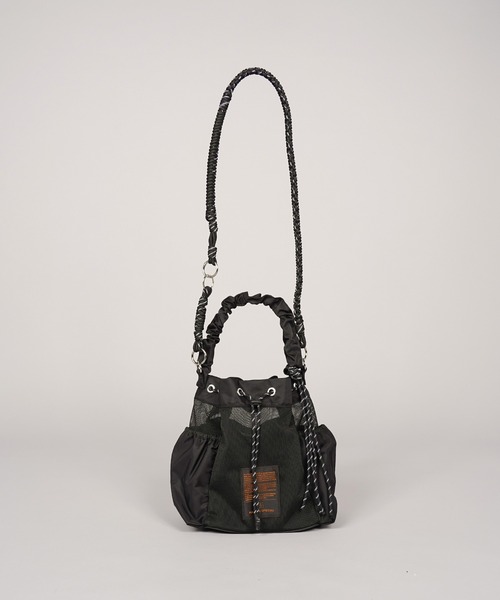 MAISON SPECIAL(メゾンスペシャル)の「《UNISEX》【THEATRE PRODUCTS】Collaboration Multiway Drawstring Bag/シアタープロダクツコラボレーションマルチウェイ巾着バッグ【MAISON SPECIAL/メゾンスペシャル】(ショルダーバッグ・メンズ・グレイッシュベージュ/ブラック・FREE)」の9枚目の写真