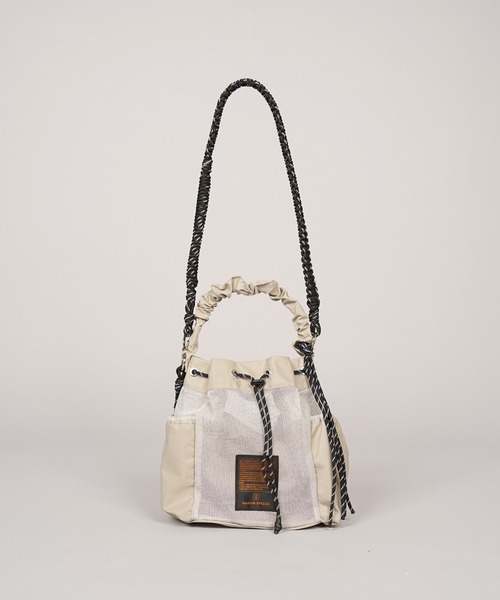 MAISON SPECIAL(メゾンスペシャル)の「《UNISEX》【THEATRE PRODUCTS】Collaboration Multiway Drawstring Bag/シアタープロダクツコラボレーションマルチウェイ巾着バッグ【MAISON SPECIAL/メゾンスペシャル】(ショルダーバッグ・メンズ・グレイッシュベージュ/ブラック・FREE)」の8枚目の写真
