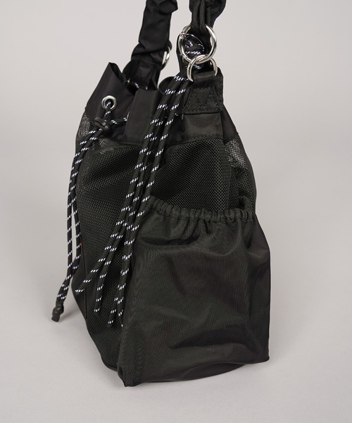 MAISON SPECIAL(メゾンスペシャル)の「《UNISEX》【THEATRE PRODUCTS】Collaboration Multiway Drawstring Bag/シアタープロダクツコラボレーションマルチウェイ巾着バッグ【MAISON SPECIAL/メゾンスペシャル】(ショルダーバッグ・メンズ・グレイッシュベージュ/ブラック・FREE)」の13枚目の写真