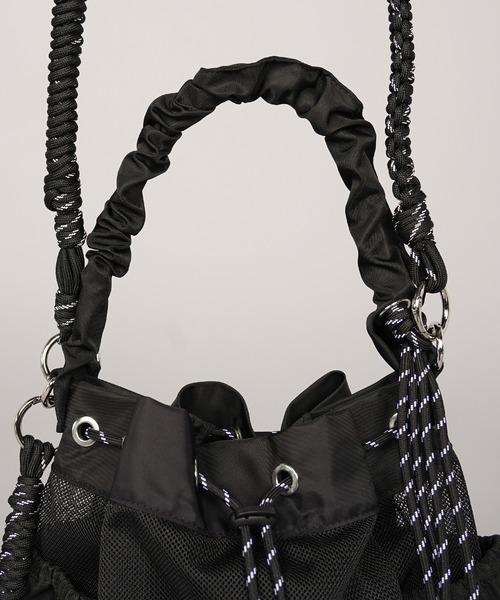 MAISON SPECIAL(メゾンスペシャル)の「《UNISEX》【THEATRE PRODUCTS】Collaboration Multiway Drawstring Bag/シアタープロダクツコラボレーションマルチウェイ巾着バッグ【MAISON SPECIAL/メゾンスペシャル】(ショルダーバッグ・メンズ・グレイッシュベージュ/ブラック・FREE)」の14枚目の写真