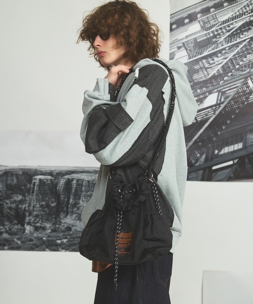 MAISON SPECIAL(メゾンスペシャル)の「《UNISEX》【THEATRE PRODUCTS】Collaboration Multiway Drawstring Bag/シアタープロダクツコラボレーションマルチウェイ巾着バッグ【MAISON SPECIAL/メゾンスペシャル】(ショルダーバッグ・メンズ・グレイッシュベージュ/ブラック・FREE)」の16枚目の写真