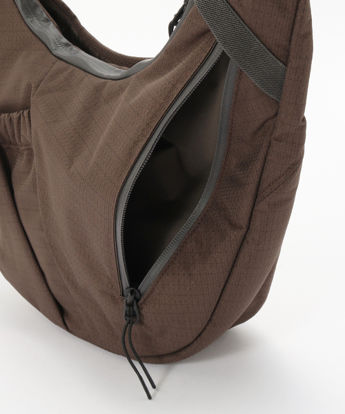 SEALSON(シールソン)の「SEALSON / シールソン M1 CROSSBODY BAG BROWN(ショルダーバッグ・メンズ・ブラウン・FREE)」の4枚目の写真