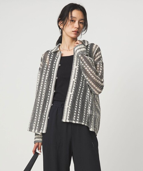 green label relaxing(グリーンレーベルリラクシング)の「カラミレース シャツ(シャツ/ブラウス・レディース・ブラック/ベージュ・FREE)」の3枚目の写真