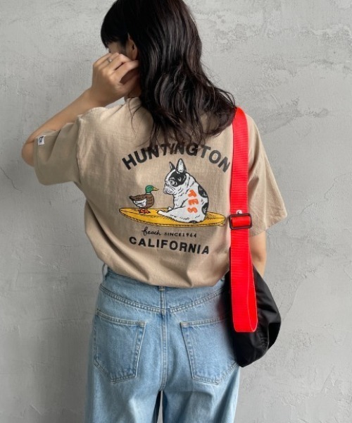 The Endless Summer（エンドレスサマー）の「[THE ENDLESS SUMMER/エンドレスサマー] 別注 BUHI HUNTINGTON バックプリントTシャツ（Tシャツ/カットソー・レディース・ホワイト/ブラック/ベージュ・M/L/S/XL）」の3枚目の写真