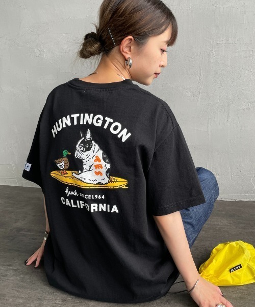 The Endless Summer（エンドレスサマー）の「[THE ENDLESS SUMMER/エンドレスサマー] 別注 BUHI HUNTINGTON バックプリントTシャツ（Tシャツ/カットソー・レディース・ホワイト/ブラック/ベージュ・M/L/S/XL）」の2枚目の写真