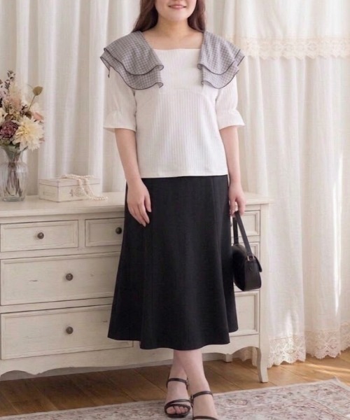 p courge(ピークルジュ)の「ギンガムチュールフリルリブ半袖カットソー(Tシャツ/カットソー・レディース・ベージュ/オフホワイト/ブラック・LL/3L)」の5枚目の写真