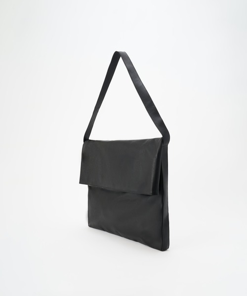 ONE.(ワンドット)の「【ONE./ワンドット】Large Flap Messenger Bag / 撥水レザー(メッセンジャーバッグ・メンズ・ブラック・FREE)」の3枚目の写真