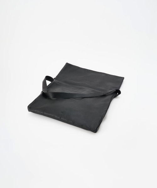 ONE.(ワンドット)の「【ONE./ワンドット】Large Flap Messenger Bag / 撥水レザー(メッセンジャーバッグ・メンズ・ブラック・FREE)」の5枚目の写真