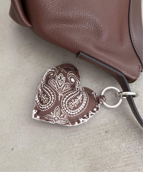 Spick & Span(スピックアンドスパン)の「JUST PICK IT ! BANDANA CHARM(キーケース/キーアクセサリー・レディース・ネイビー/グレー/ブラウン/キャメル・FREE)」の3枚目の写真