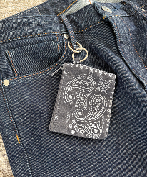Spick & Span(スピックアンドスパン)の「JUST PICK IT ! BANDANA CHARM(キーケース/キーアクセサリー・レディース・ネイビー/グレー/ブラウン/キャメル・FREE)」の2枚目の写真