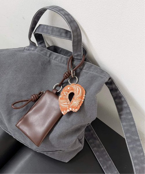 Spick & Span(スピックアンドスパン)の「JUST PICK IT ! BANDANA CHARM(キーケース/キーアクセサリー・レディース・ネイビー/グレー/ブラウン/キャメル・FREE)」の9枚目の写真