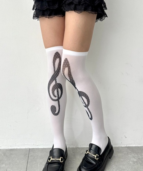 WEGO(ウィゴー)の「WEGO/音符柄シアーニーハイソックス(ソックス/靴下・レディース・ホワイト・23-25cm)」の2枚目の写真