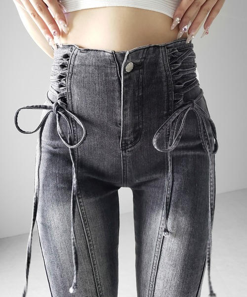 me+em select(ミームセレクト)の「【 2color / 3size 】サイドレースアップリボン美脚ストレッチフレアデニム / side laceup ribbon slim leg stretch flare denim(デニムパンツ・レディース・ブルー/ブラック・LARGE/MEDIUM/SMALL)」の2枚目の写真
