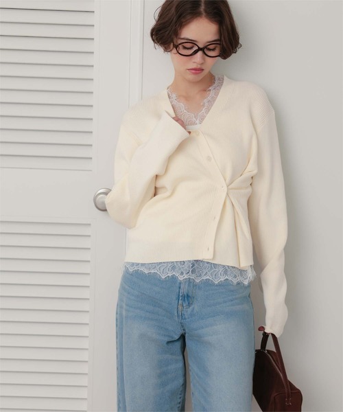 titivate(ティティベイト)の「2wayカシュクールニットカーディガン(カーディガン/ボレロ・レディース・グレイッシュベージュ/レッド/アイボリー/チャコール・S/M/L)」の9枚目の写真