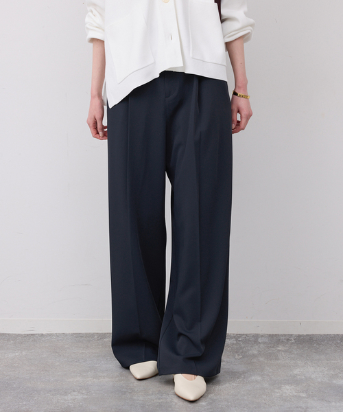 SLOBE IENA(スローブイエナ)の「《WEB限定/4サイズ展開/追加》イージーワイドパンツ(スラックス・レディース・ベージュ/ネイビー・38/40/34/36)」の10枚目の写真