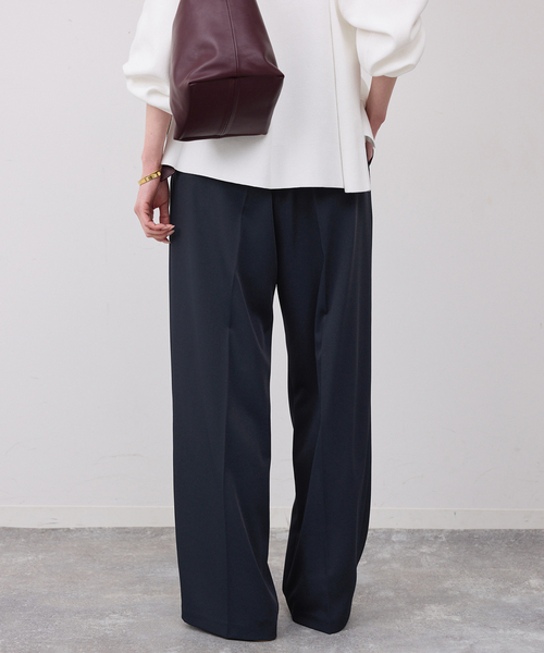 SLOBE IENA(スローブイエナ)の「《WEB限定/4サイズ展開/追加》イージーワイドパンツ(スラックス・レディース・ベージュ/ネイビー/ブラック・38/40/34/36)」の5枚目の写真