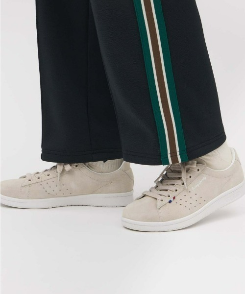 le coq sportif(ルコックスポルティフ)の「le coq sportif /ルコックスポルティフ ラ ローラン LE(天然皮革) クラッシックタイプ軽量シューズ(スニーカー・メンズ・ブラック/ベージュ/グレー×ホワイト・23cm/24cm/24.5cm/25.5cm/26cm/26.5cm/27cm/22.5㎝/23.5cm/25cm/27.5cm)」の1枚目の写真