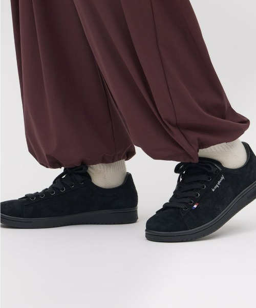 le coq sportif(ルコックスポルティフ)の「le coq sportif /ルコックスポルティフ ラ ローラン LE(天然皮革) クラッシックタイプ軽量シューズ(スニーカー・メンズ・ブラック/ベージュ/グレー×ホワイト・23cm/24cm/24.5cm/25.5cm/26cm/26.5cm/27cm/22.5㎝/23.5cm/25cm/27.5cm)」の2枚目の写真