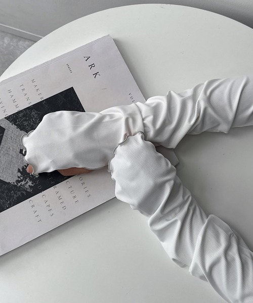 AS KNOW AS plus(アズノゥアズプラス)の「【接触冷感・UVカット】リブメローアームカバー(アームカバー・レディース・グレー/ブラック/アイボリー・FREE)」の1枚目の写真