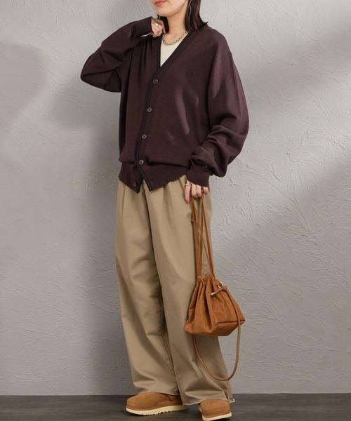 FRED PERRY（フレッドペリー）の「【WEB先行予約】[FRED PERRY/フレッドペリー] Vネック クラシックニットカーディガン(WEB限定)（カーディガン/ボレロ・レディース・ブラック/ダークブラウン・M/S/L）」の6枚目の写真