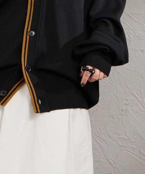 FRED PERRY（フレッドペリー）の「【WEB先行予約】[FRED PERRY/フレッドペリー] Vネック クラシックニットカーディガン(WEB限定)（カーディガン/ボレロ・レディース・ブラック/ダークブラウン・M/S/L）」の16枚目の写真