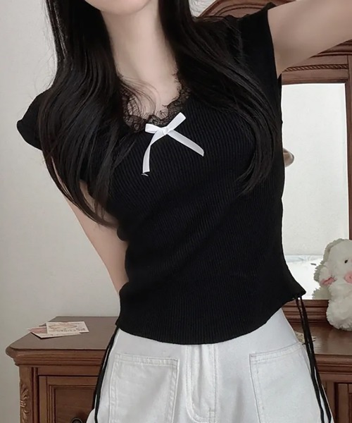 Girly Doll(ガーリードール)の「Vネックレーストリムサイドギャザーニット(Tシャツ/カットソー・レディース・ピンク/ブラック/ホワイト・FREE)」の7枚目の写真