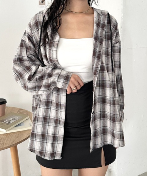 CLEA(クレア)の「チェック柄フード付きオーバーシャツジャケット(Tシャツ/カットソー・レディース・ネイビー/カーキ/ブラウン/ブラック・FREE)」の2枚目の写真