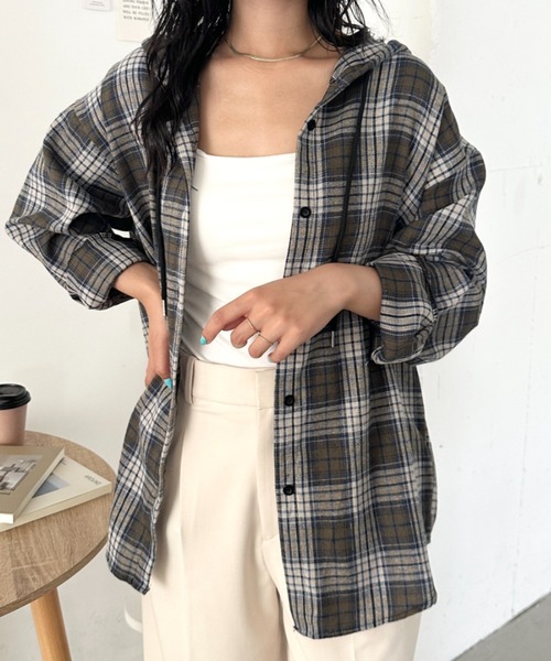 CLEA(クレア)の「チェック柄フード付きオーバーシャツジャケット(Tシャツ/カットソー・レディース・ネイビー/カーキ/ブラウン/ブラック・FREE)」の3枚目の写真