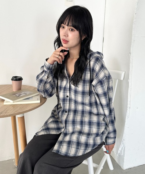 CLEA(クレア)の「チェック柄フード付きオーバーシャツジャケット(Tシャツ/カットソー・レディース・ネイビー/カーキ/ブラウン/ブラック・FREE)」の13枚目の写真