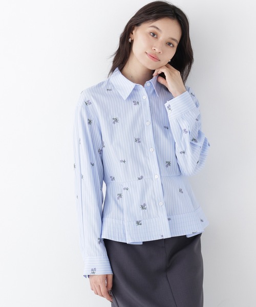 NATURAL BEAUTY BASIC(ナチュラルビューティーベーシック)の「刺繍ペプラムシャツ(シャツ/ブラウス・レディース・ブルー系その他2/ベージュ/オフホワイト・SMALL/MEDIUM)」の1枚目の写真