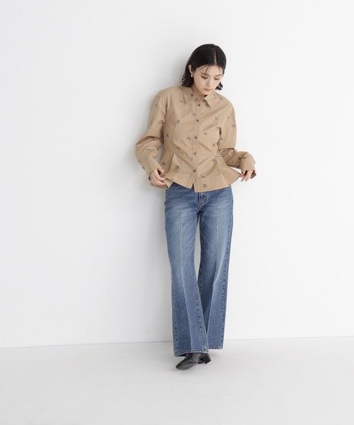 NATURAL BEAUTY BASIC(ナチュラルビューティーベーシック)の「刺繍ペプラムシャツ(シャツ/ブラウス・レディース・ブルー系その他2/ベージュ/オフホワイト・SMALL/MEDIUM)」の20枚目の写真