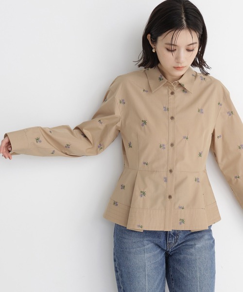 NATURAL BEAUTY BASIC(ナチュラルビューティーベーシック)の「刺繍ペプラムシャツ(シャツ/ブラウス・レディース・ブルー系その他2/ベージュ/オフホワイト・SMALL/MEDIUM)」の21枚目の写真