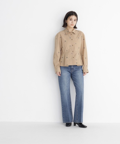 NATURAL BEAUTY BASIC(ナチュラルビューティーベーシック)の「刺繍ペプラムシャツ(シャツ/ブラウス・レディース・ブルー系その他2/ベージュ/オフホワイト・SMALL/MEDIUM)」の22枚目の写真