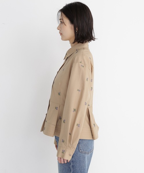 NATURAL BEAUTY BASIC(ナチュラルビューティーベーシック)の「刺繍ペプラムシャツ(シャツ/ブラウス・レディース・ブルー系その他2/ベージュ/オフホワイト・SMALL/MEDIUM)」の15枚目の写真