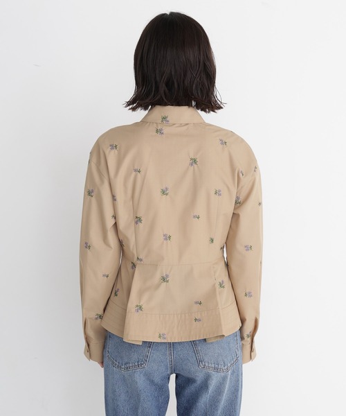 NATURAL BEAUTY BASIC(ナチュラルビューティーベーシック)の「刺繍ペプラムシャツ(シャツ/ブラウス・レディース・ブルー系その他2/ベージュ/オフホワイト・SMALL/MEDIUM)」の16枚目の写真