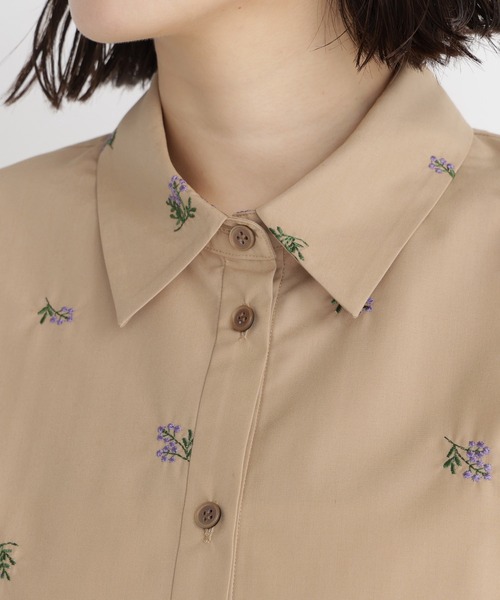 NATURAL BEAUTY BASIC(ナチュラルビューティーベーシック)の「刺繍ペプラムシャツ(シャツ/ブラウス・レディース・ブルー系その他2/ベージュ/オフホワイト・SMALL/MEDIUM)」の17枚目の写真