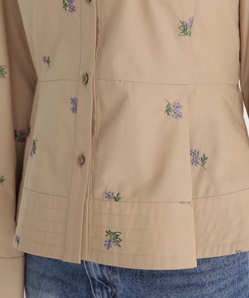 NATURAL BEAUTY BASIC(ナチュラルビューティーベーシック)の「刺繍ペプラムシャツ(シャツ/ブラウス・レディース・ブルー系その他2/ベージュ/オフホワイト・SMALL/MEDIUM)」の19枚目の写真
