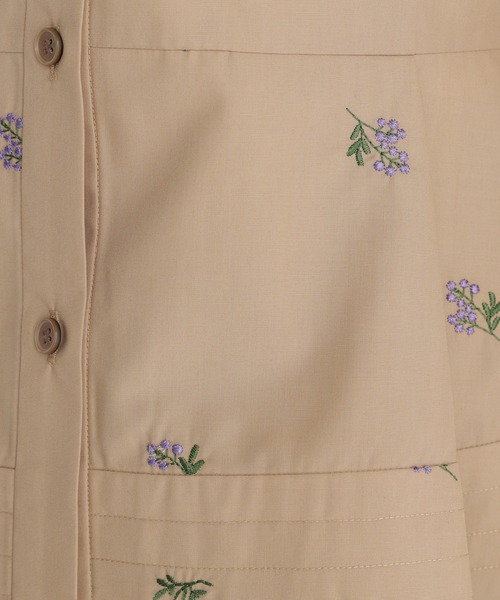 NATURAL BEAUTY BASIC(ナチュラルビューティーベーシック)の「刺繍ペプラムシャツ(シャツ/ブラウス・レディース・ブルー系その他2/ベージュ/オフホワイト・SMALL/MEDIUM)」の10枚目の写真