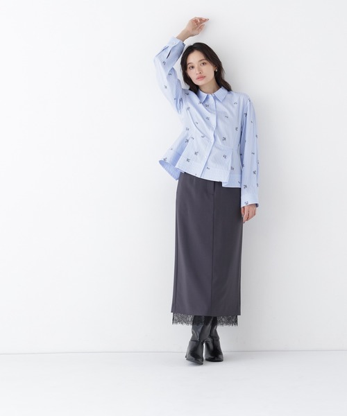 NATURAL BEAUTY BASIC(ナチュラルビューティーベーシック)の「刺繍ペプラムシャツ(シャツ/ブラウス・レディース・ブルー系その他2/ベージュ/オフホワイト・SMALL/MEDIUM)」の11枚目の写真