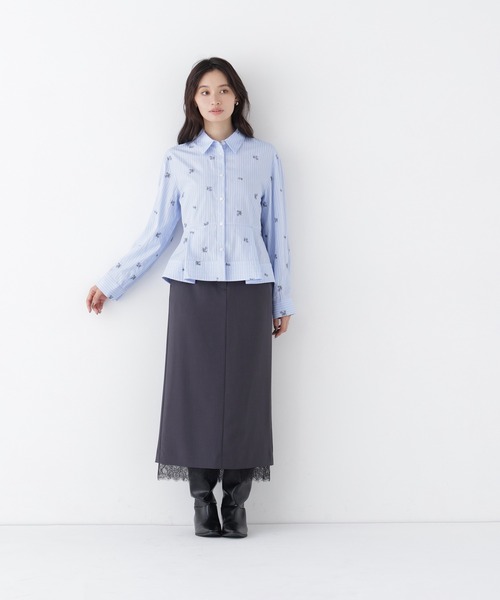 NATURAL BEAUTY BASIC(ナチュラルビューティーベーシック)の「刺繍ペプラムシャツ(シャツ/ブラウス・レディース・ブルー系その他2/ベージュ/オフホワイト・SMALL/MEDIUM)」の6枚目の写真