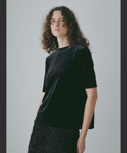 HER.(ハー)の「ベロアハーフスリーブTシャツ(Tシャツ/カットソー・レディース・ブラック/クリーム・フリー)」の2枚目の写真