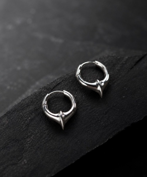VI E DIT（ヴィエディット）の「Distorted Halo Piercing/ピアス/サージカルステンレス/金属アレルギー対応（ピアス（両耳用）・メンズ・シルバー・FREE）」の4枚目の写真